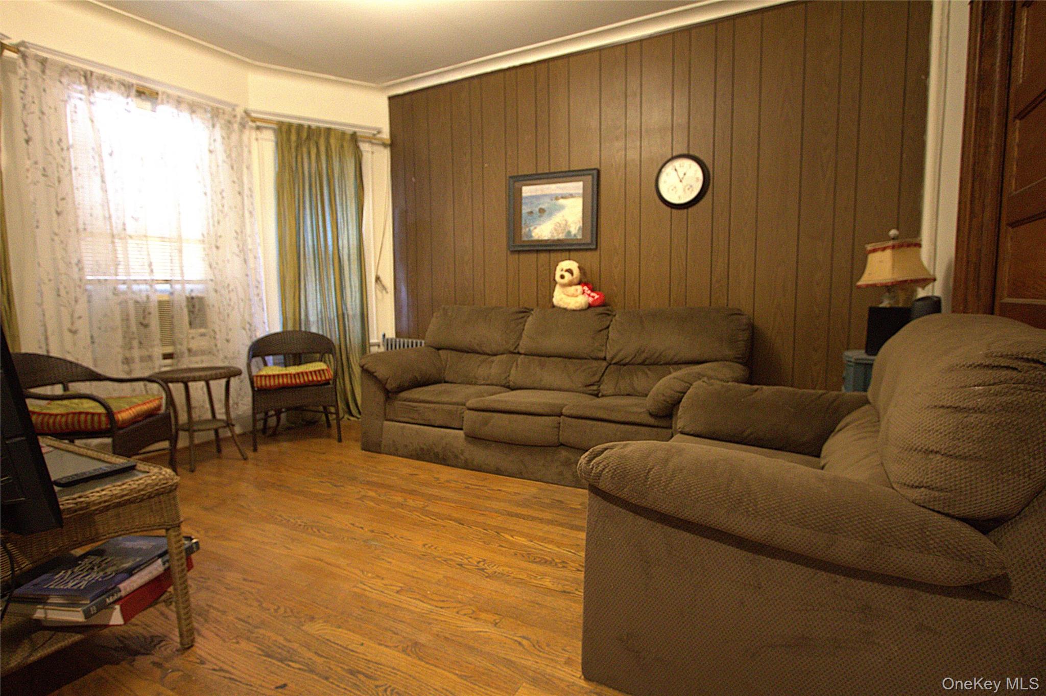 86 36 96th St, Woodhaven, NY 11421 photo