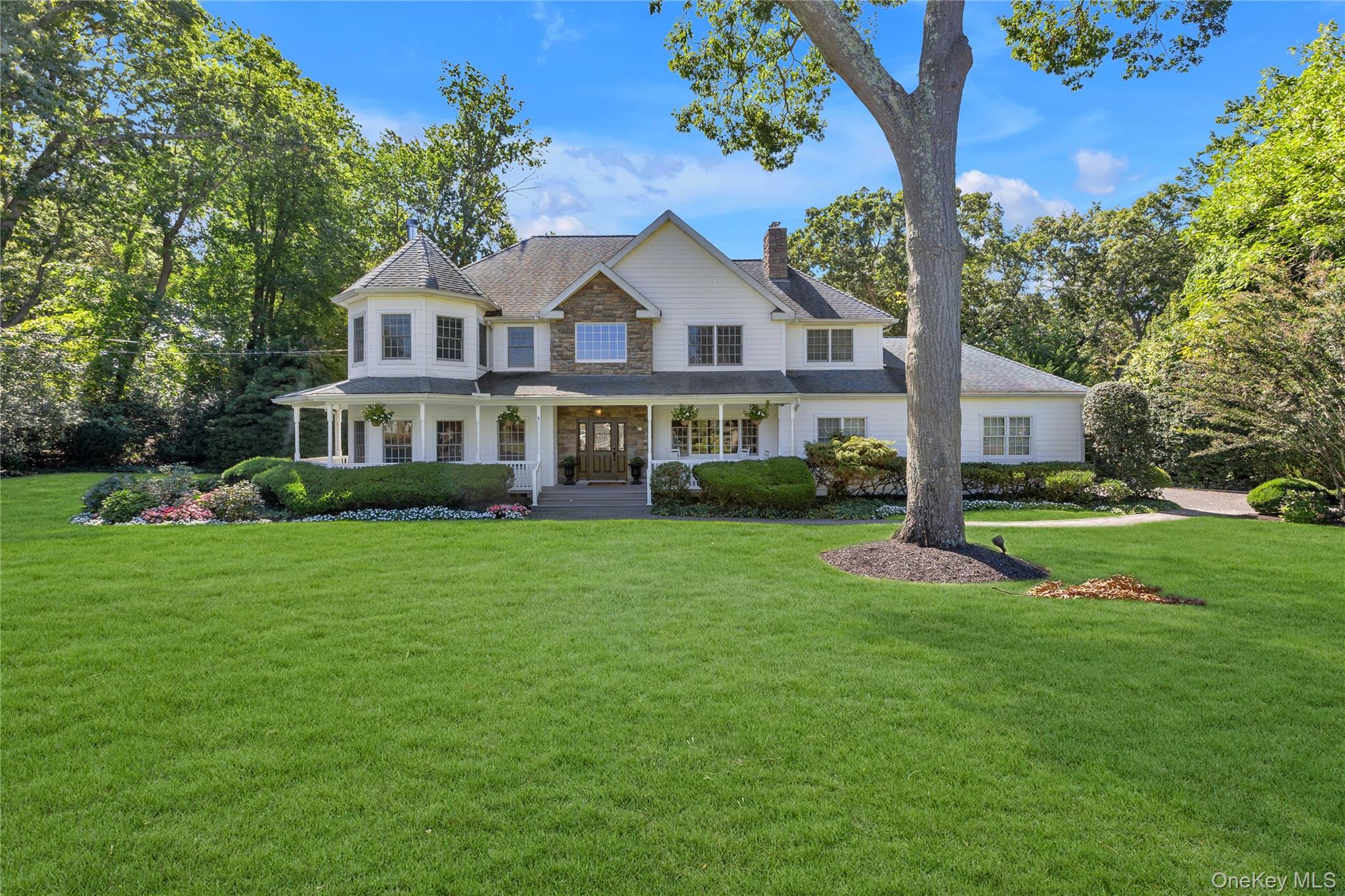 14 Whistler Hill Ln, Huntington, NY 11743