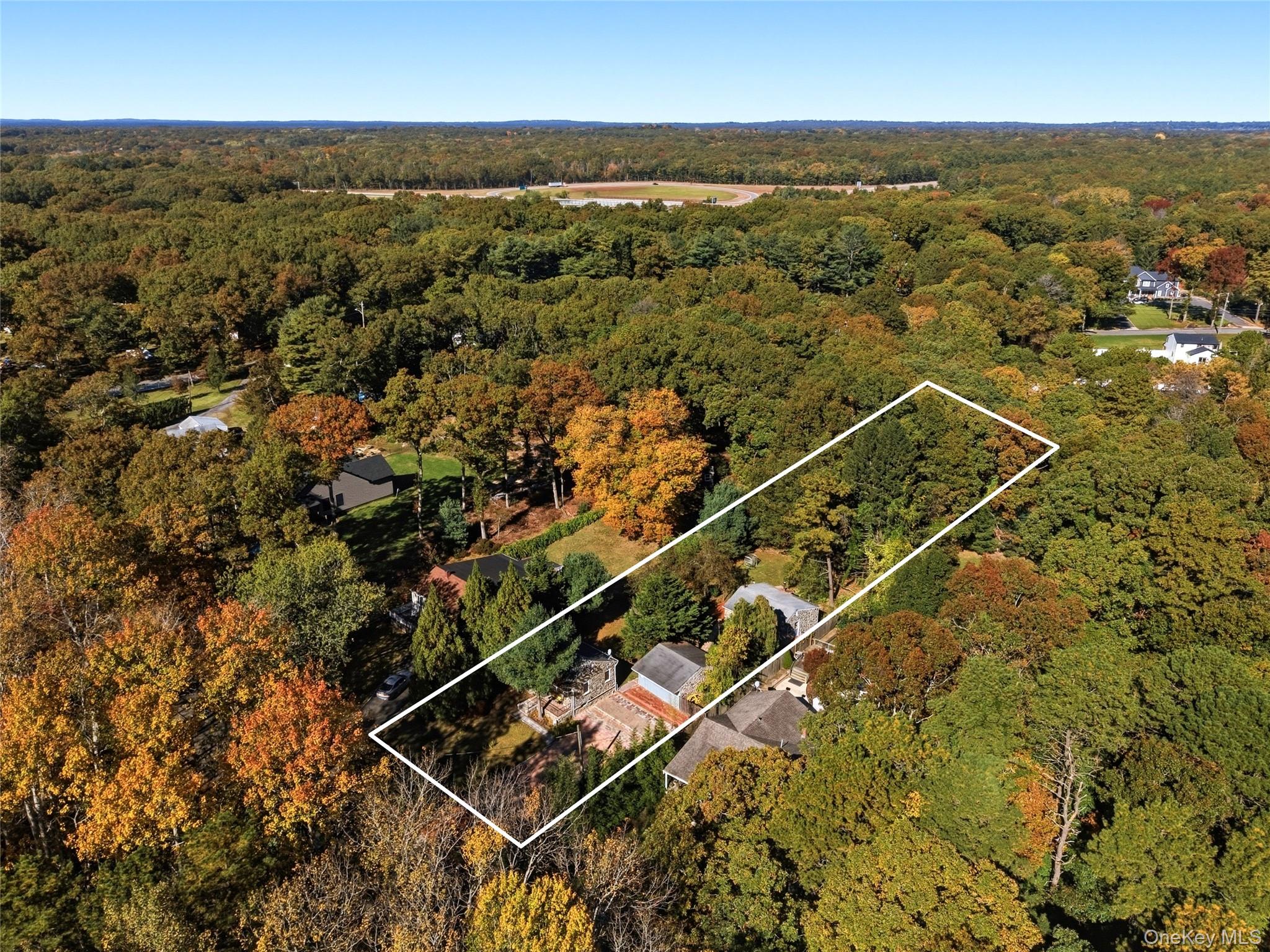 27 Deer Leap Rd, Ridge, NY 11961