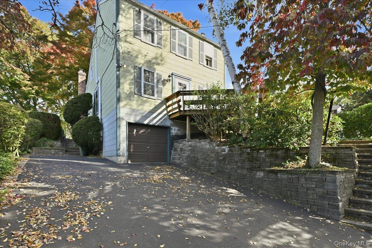 36 Cedarwood Dr, Huntington Station, NY 11746