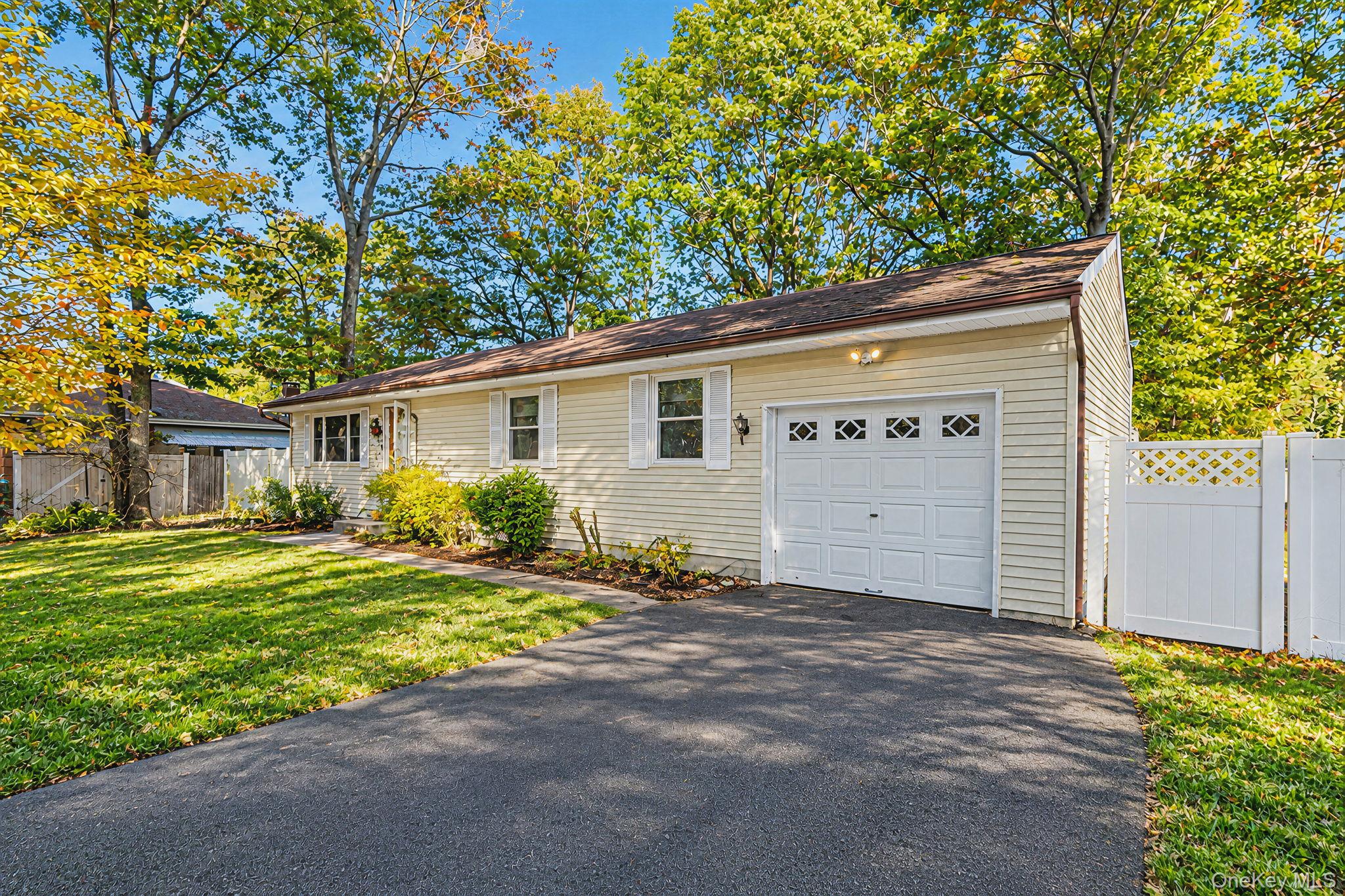 77 Wilson Ave, Medford, NY 11763 photo