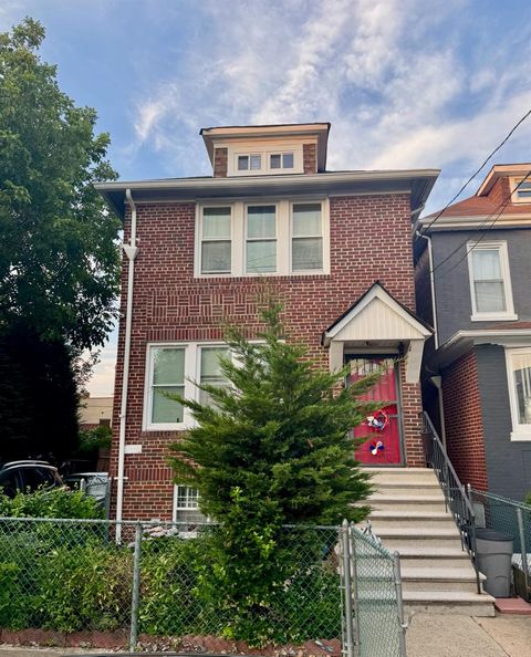 Duplex in Bronx NY 1950 Tomlinson Avenue.jpg