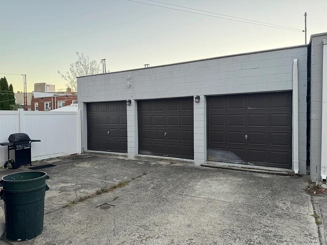 6858 76th St, Middle Village, NY 11379