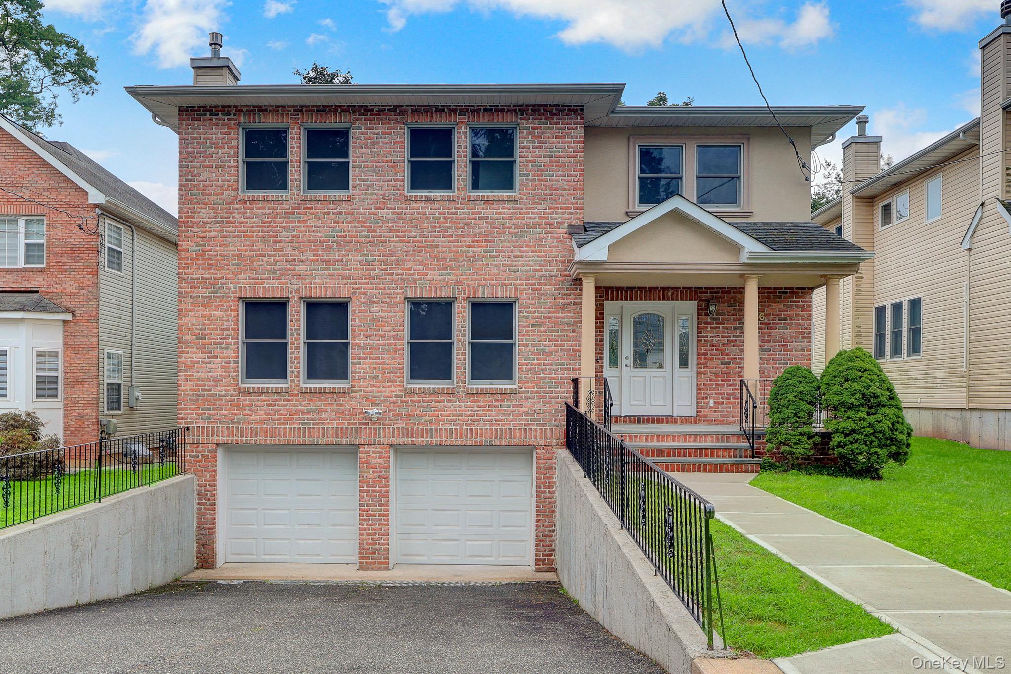 86 George St, East Hills, NY 11577