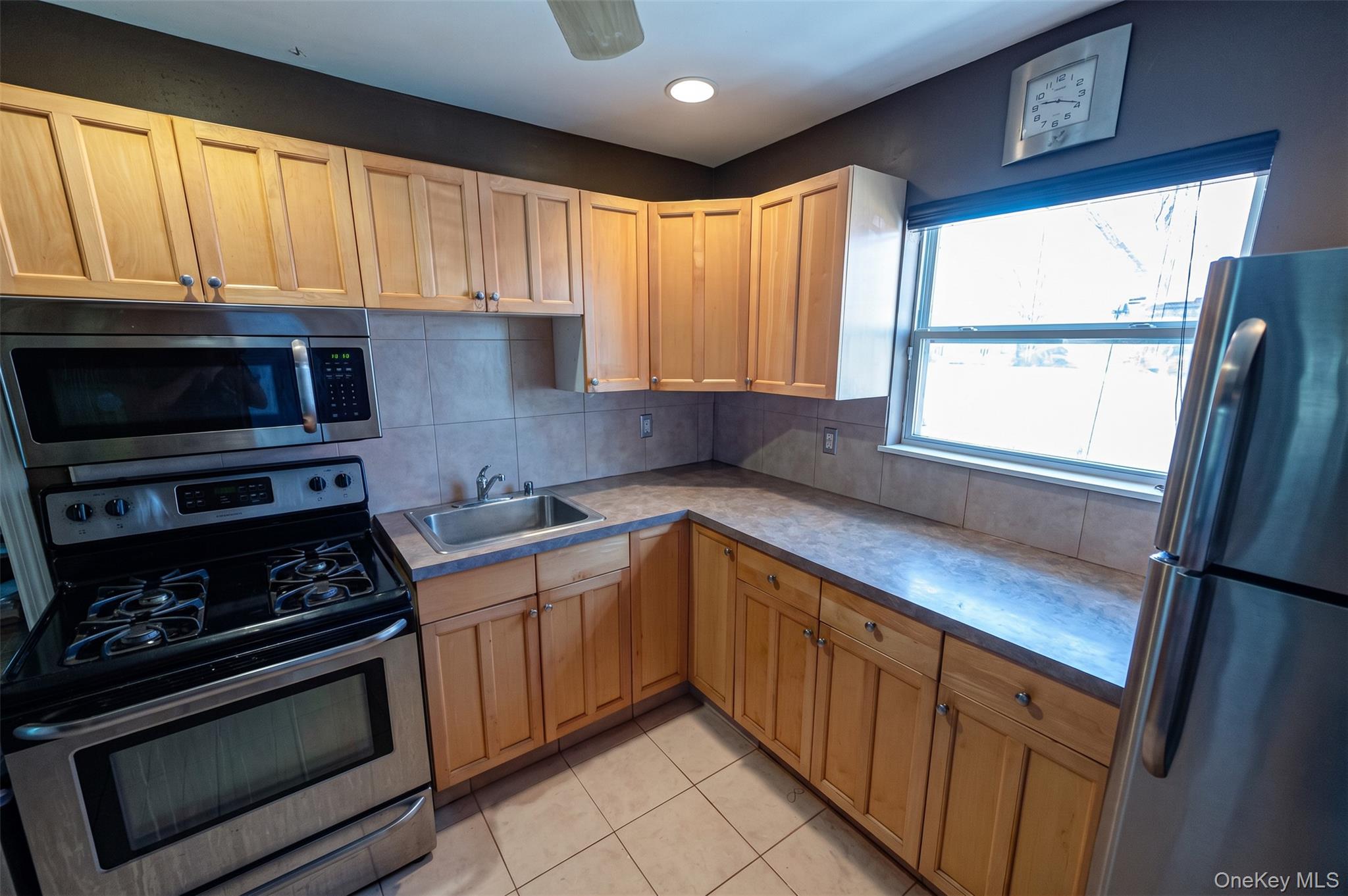 148 Kingfisher Rd, Levittown, NY 11756 photo