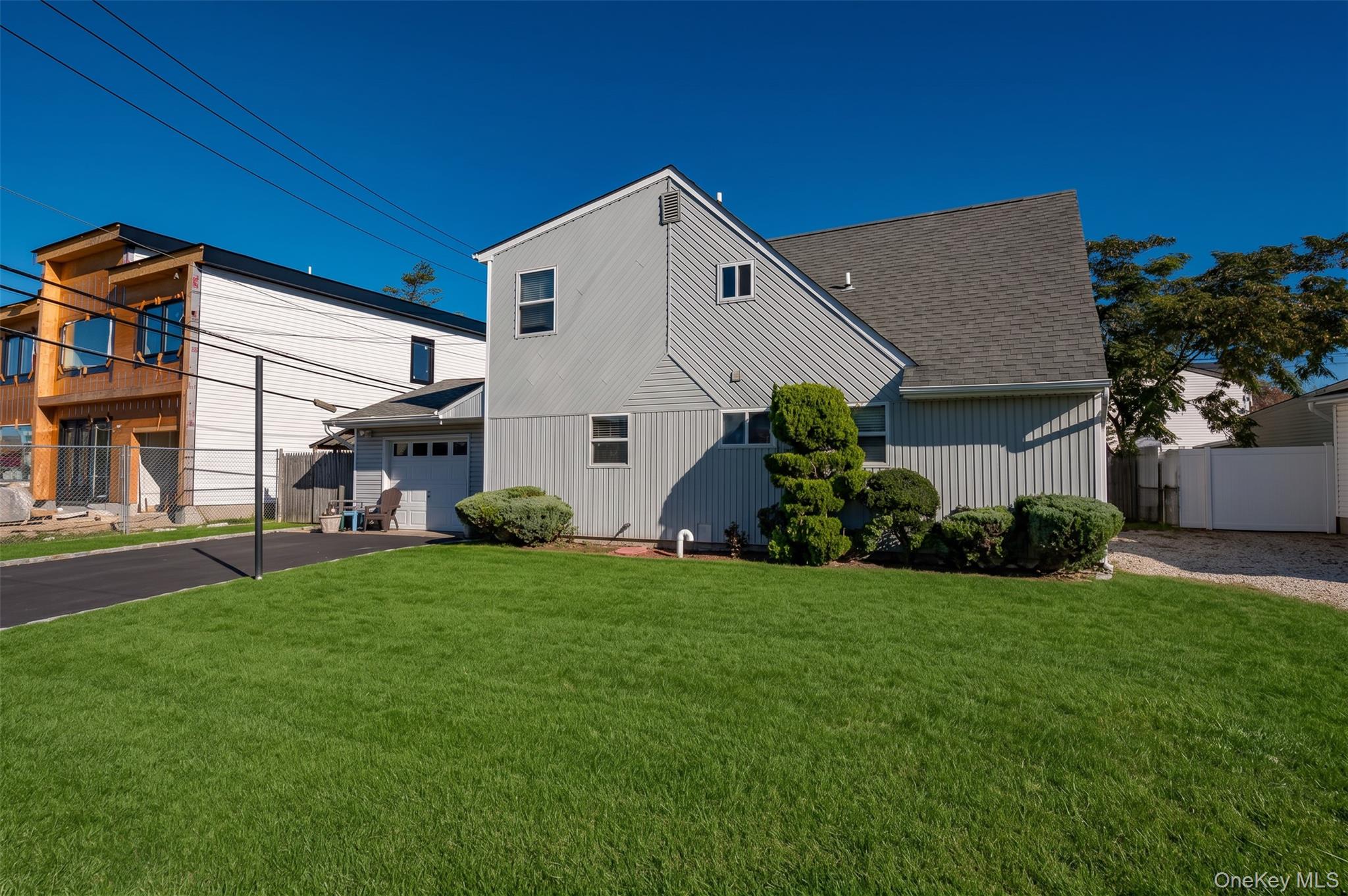 148 Kingfisher Rd, Levittown, NY 11756 photo