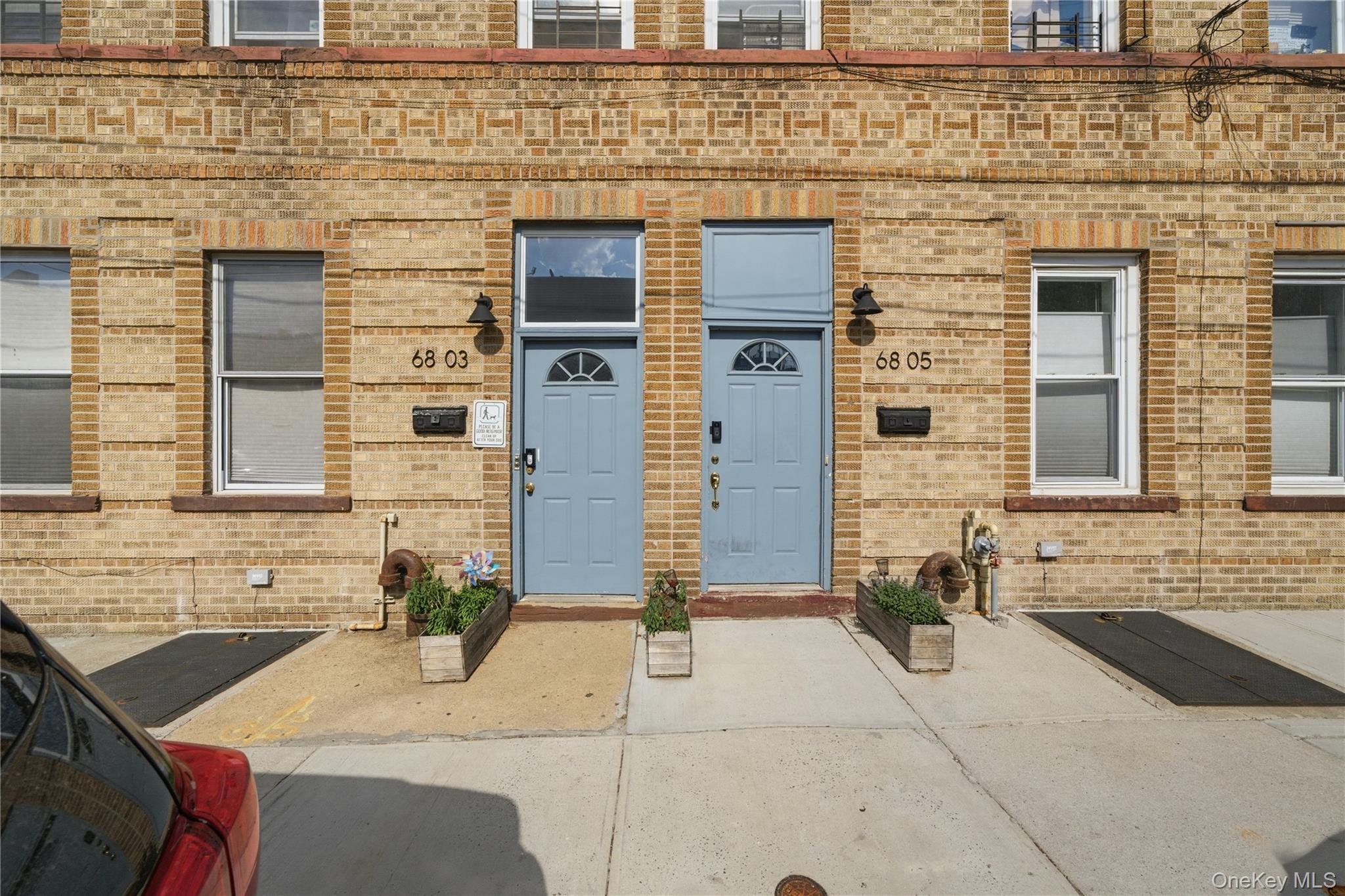 6805 76th St, Middle Village, NY 11379