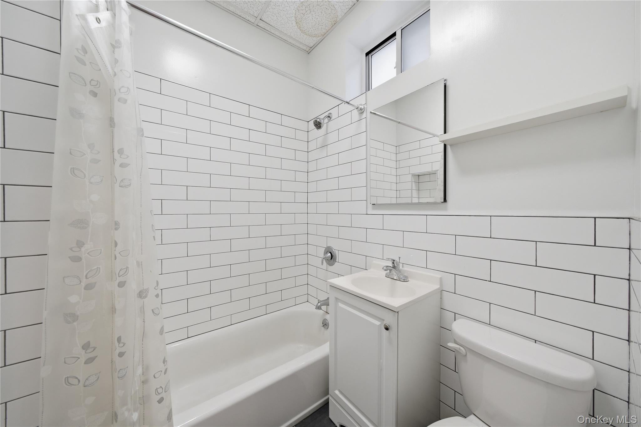 6805 76th St, Middle Village, NY 11379 photo