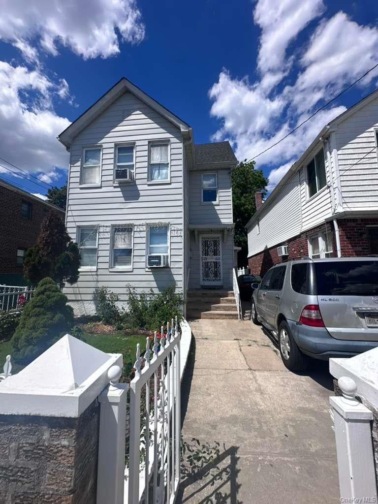 18811 Dunkirk Dr, Saint Albans, NY 11412