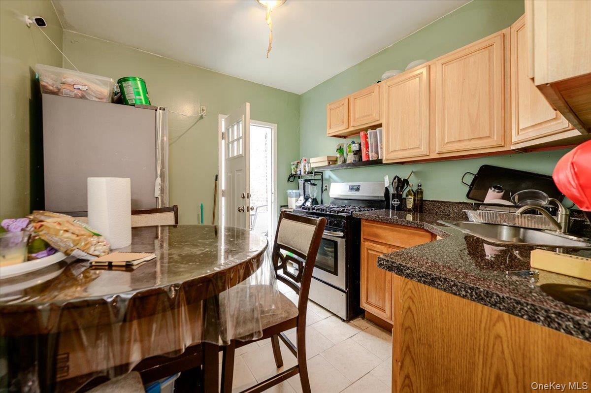 719 Van Nest Ave, Bronx, NY 10462 photo