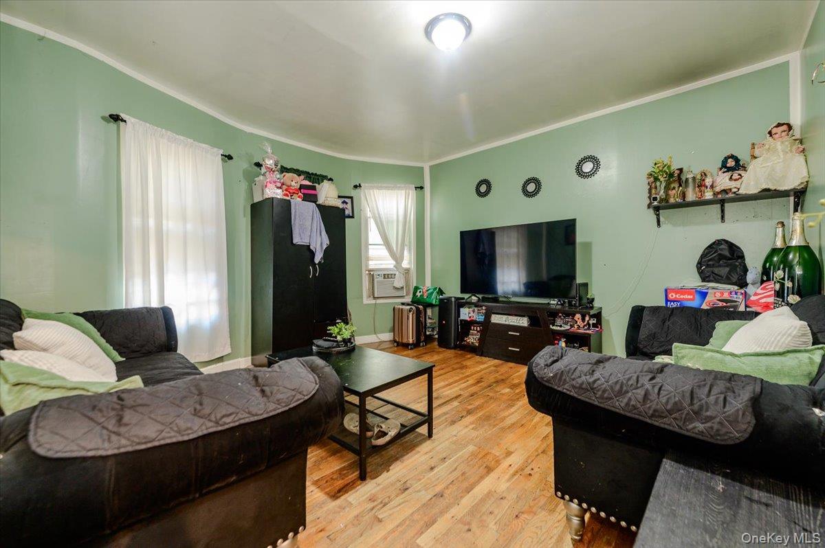 719 Van Nest Ave, Bronx, NY 10462 photo