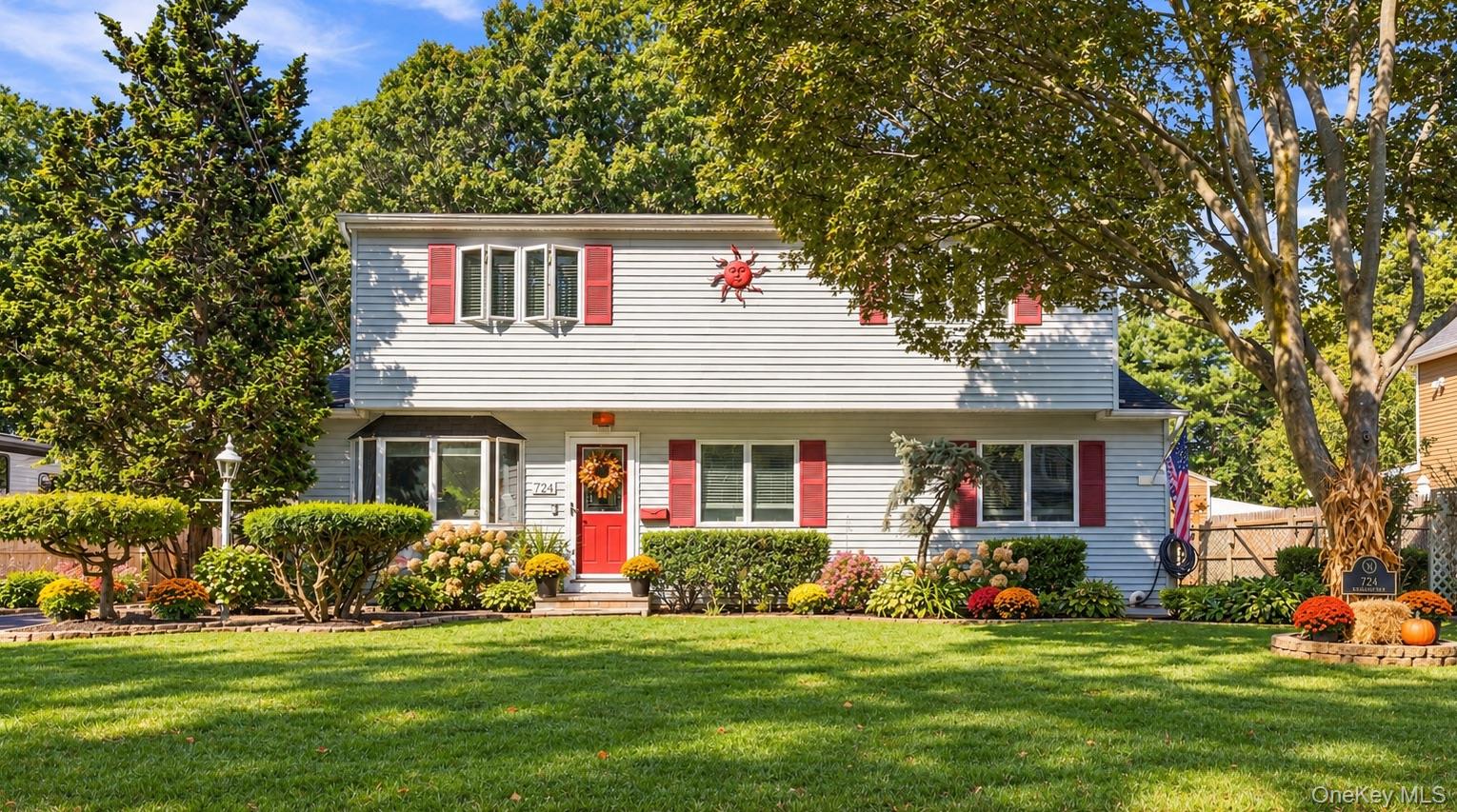 724 Sandra Ave, West Islip, NY 11795