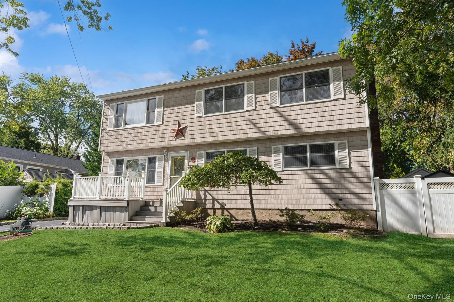 35 Huron St, Port Jefferson Station, NY 11776