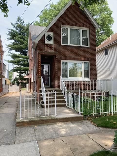 Single Family Residence in Bronx NY 3183 Waterbury Avenue.jpg