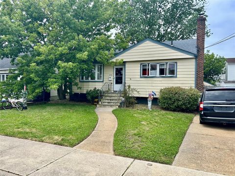 Single Family Residence in Freeport NY 256 Westside Avenue.jpg