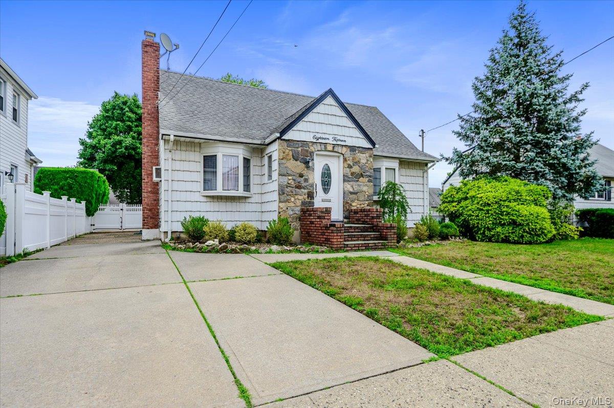 1815 Meadowbrook Rd, Merrick, NY 11566