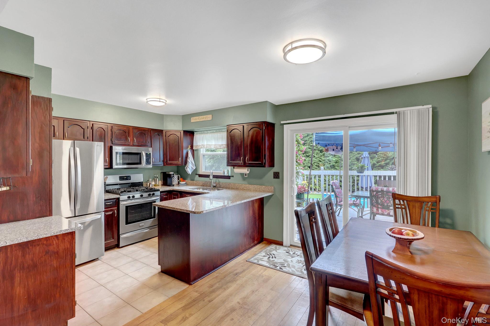 5 Madsen Ln, East Northport, NY 11731 photo
