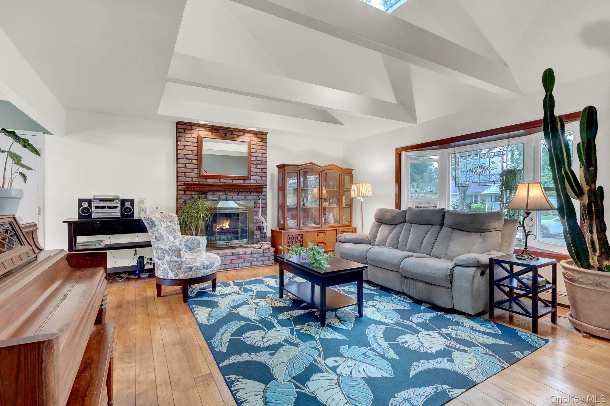 5 Madsen Ln, East Northport, NY 11731 photo