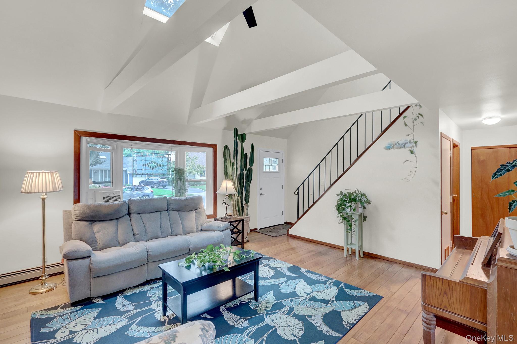 5 Madsen Ln, East Northport, NY 11731 photo