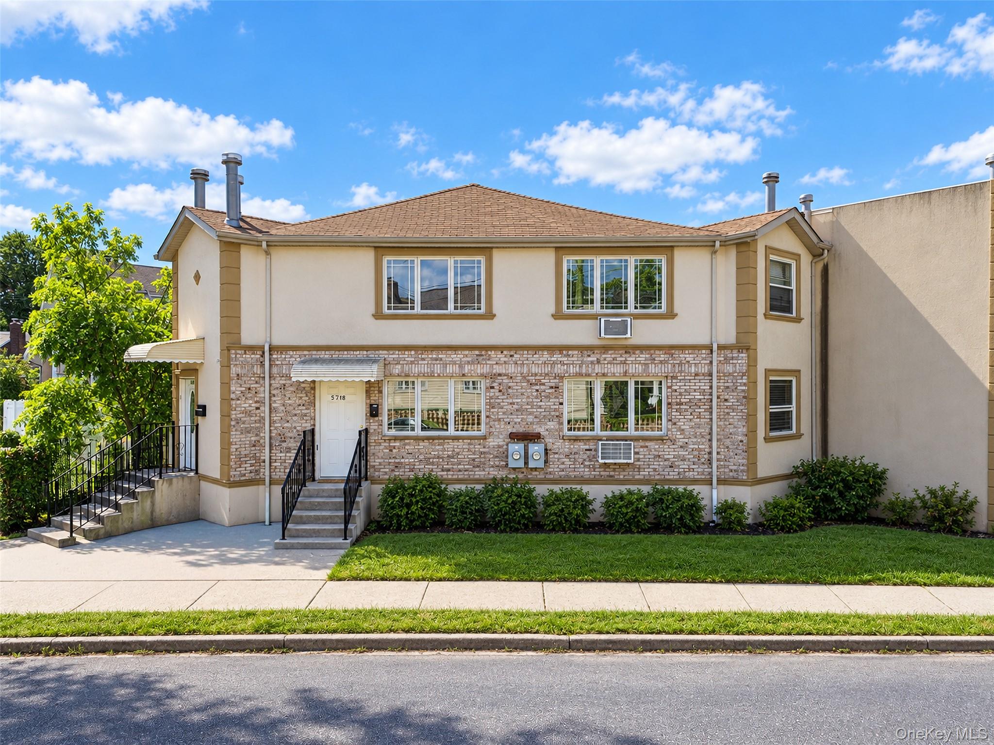 577 Aztec Pl, Far Rockaway, NY 11691