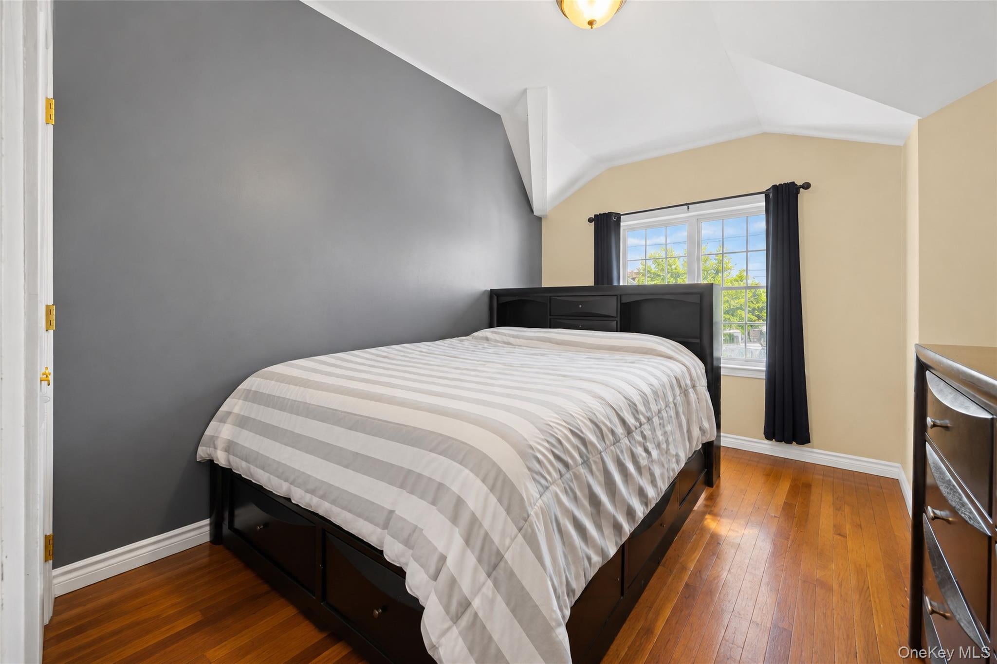 577 Aztec Pl, Far Rockaway, NY 11691 photo