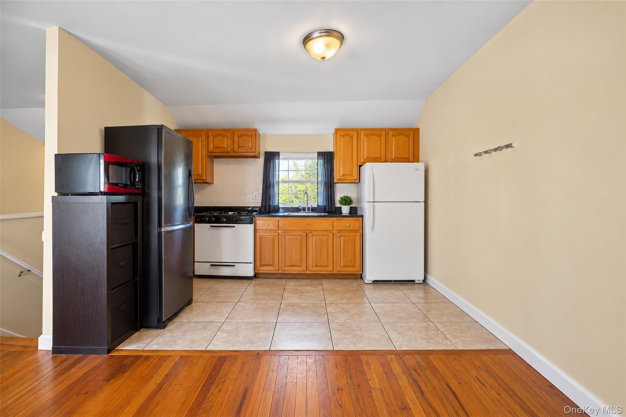 577 Aztec Pl, Far Rockaway, NY 11691 photo