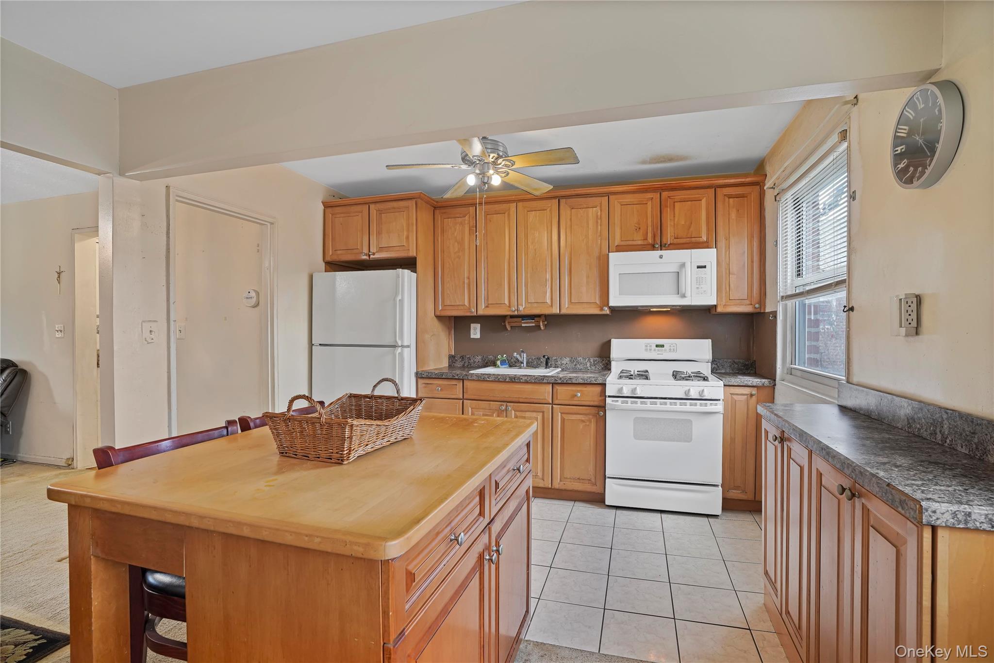 155 27 89th St #27, Howard Beach, NY 11414 photo