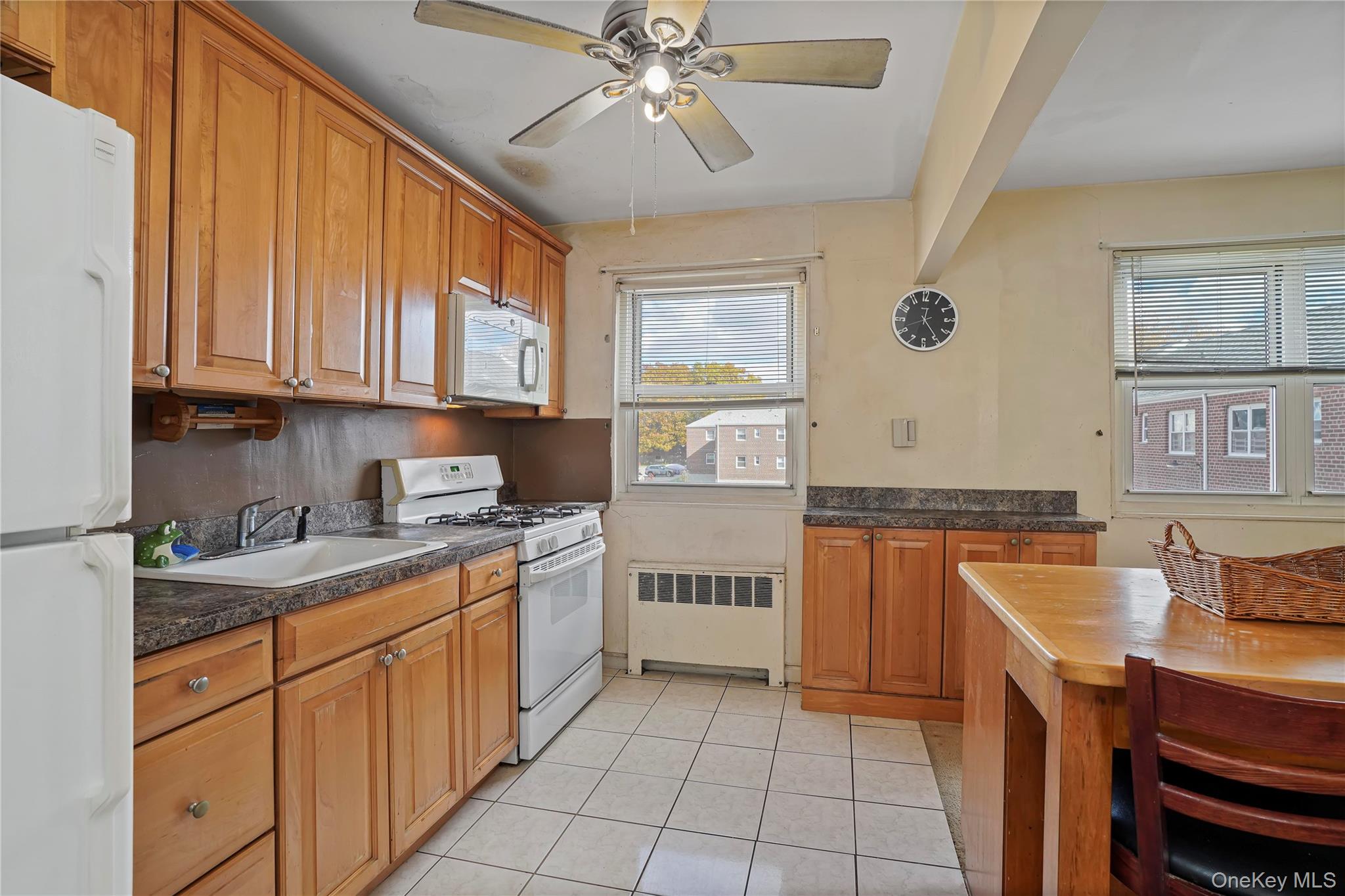 155 27 89th St #27, Howard Beach, NY 11414 photo