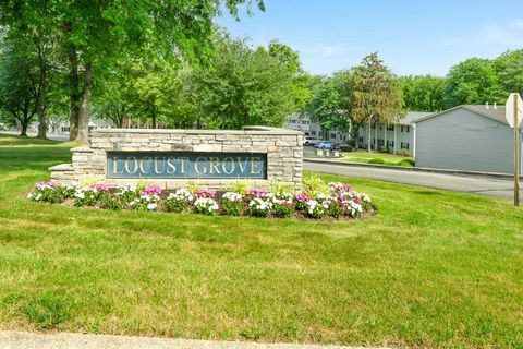 Condominium in Fishkill NY 6B Yew Ct #6B.jpg