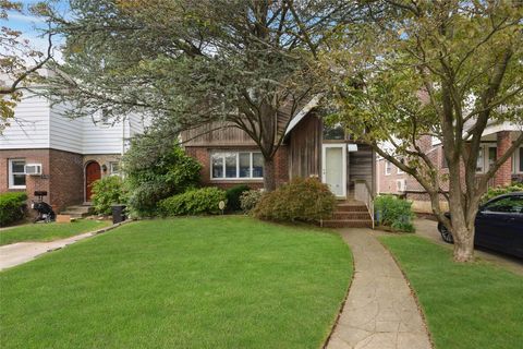 Single Family Residence in Kew Garden Hills NY 73-18 137th Street.jpg
