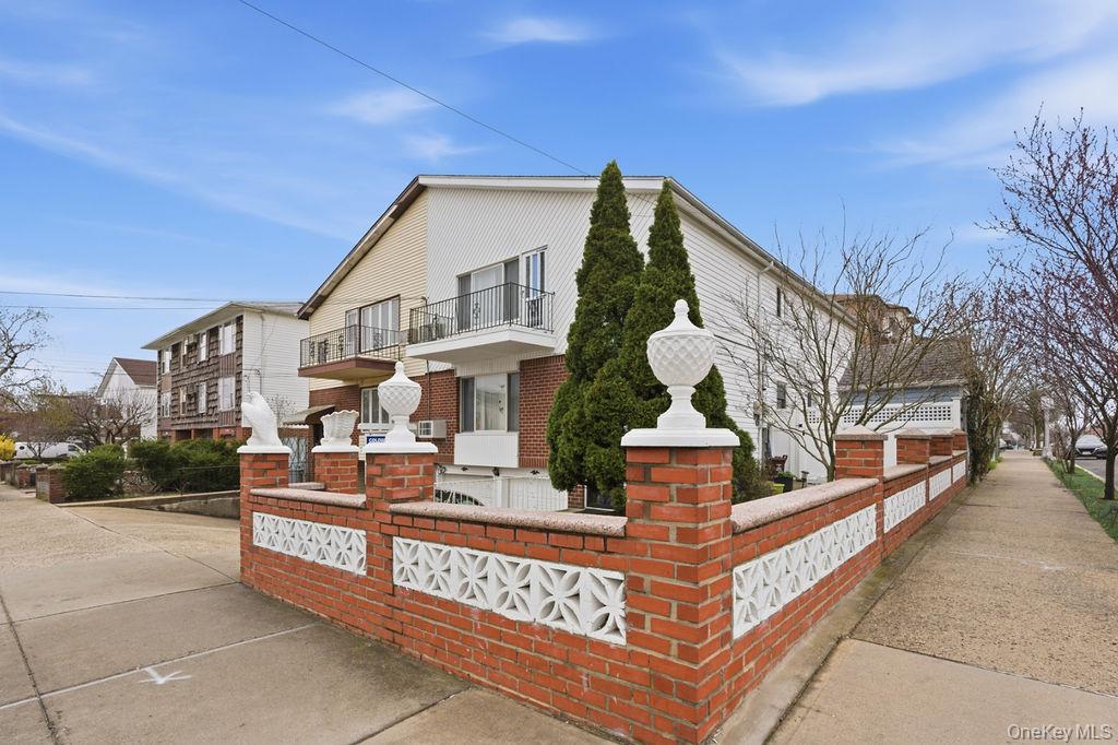 78 2 151st Ave, Howard Beach, NY 11414