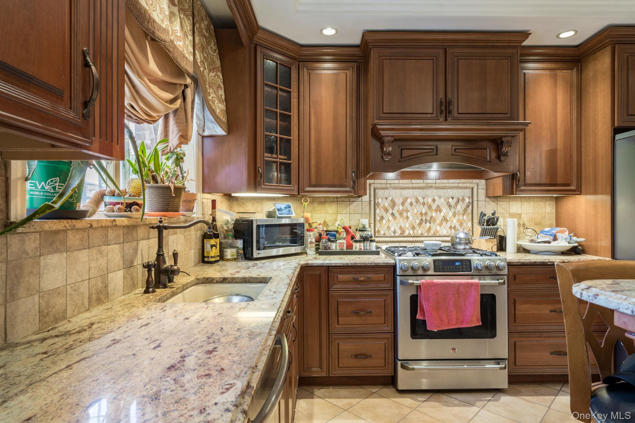 130 35 229th St, Laurelton, NY 11413 photo