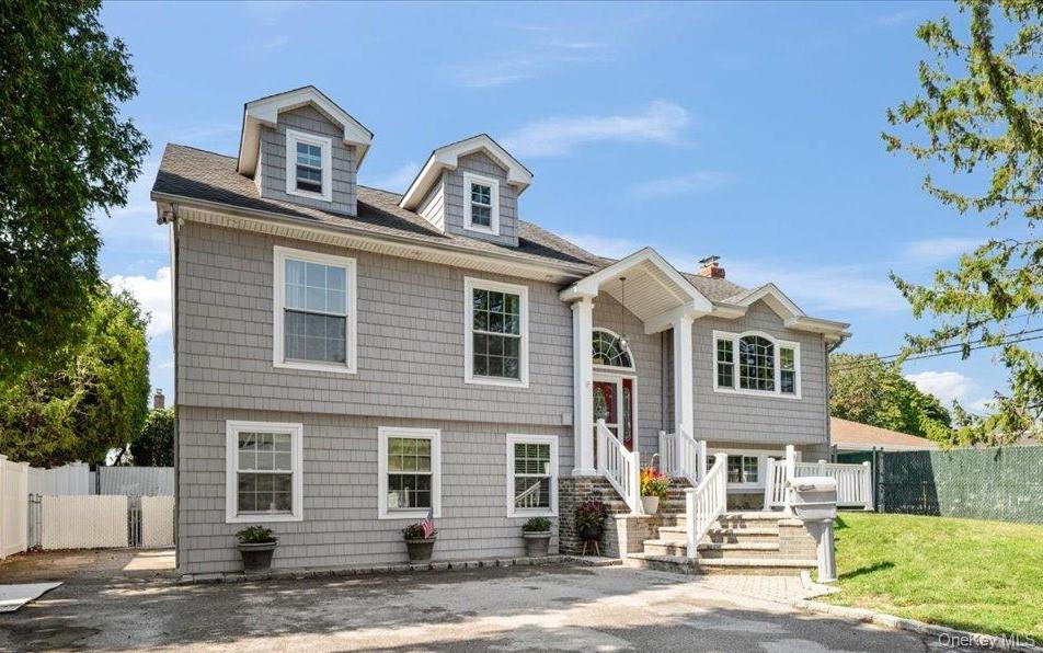 16 Taft Ave, Bethpage, NY 11714