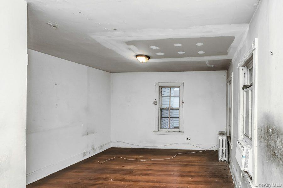 101 Emerson Ave, Floral Park, NY 11001 photo