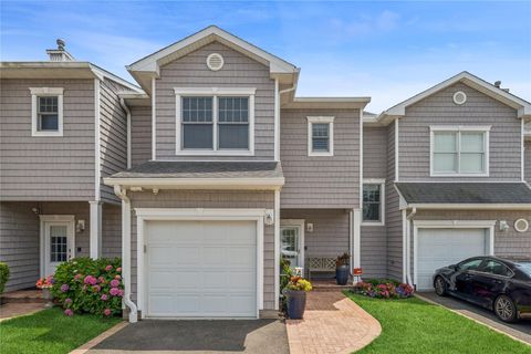Condominium in Freeport NY 43 Ocean Watch Ct.jpg