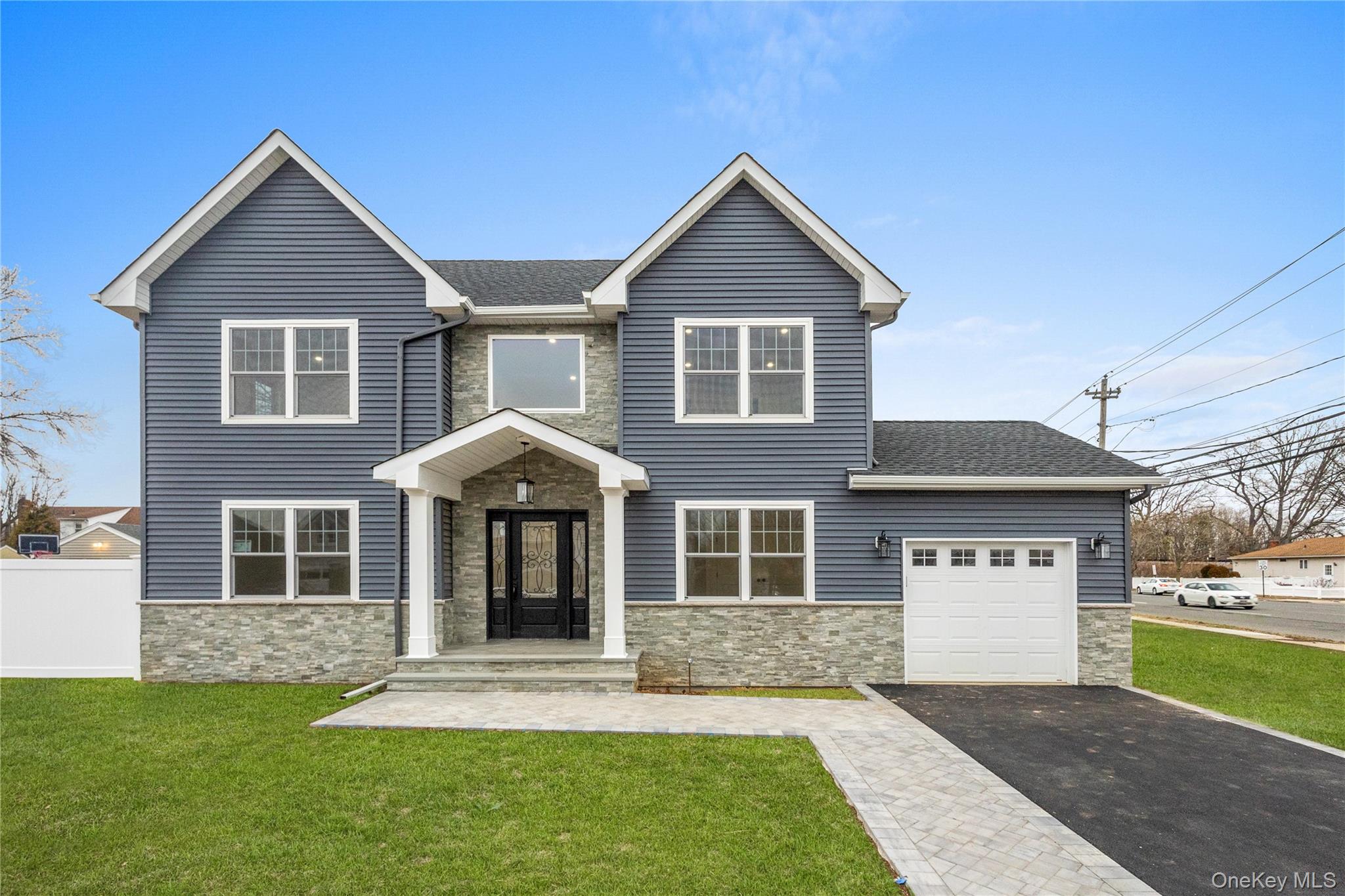 199 Elm St, Massapequa, NY 11758