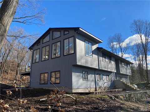 Single Family Residence in Cortlandt Manor NY 2358 Maple Avenue.jpg