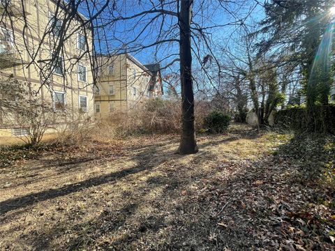  in Baldwin NY Edna Court.jpg