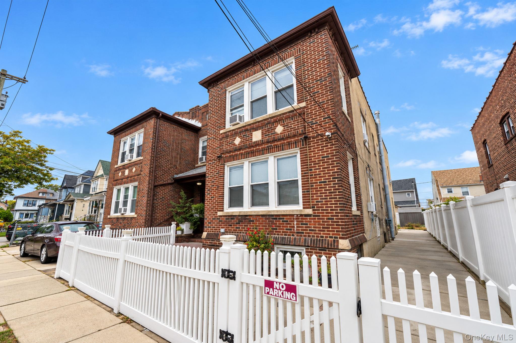 218 15 100th Ave, Queens Village, NY 11429