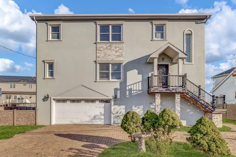 Single Family Residence in Babylon NY 125 S Bay Drive.jpg