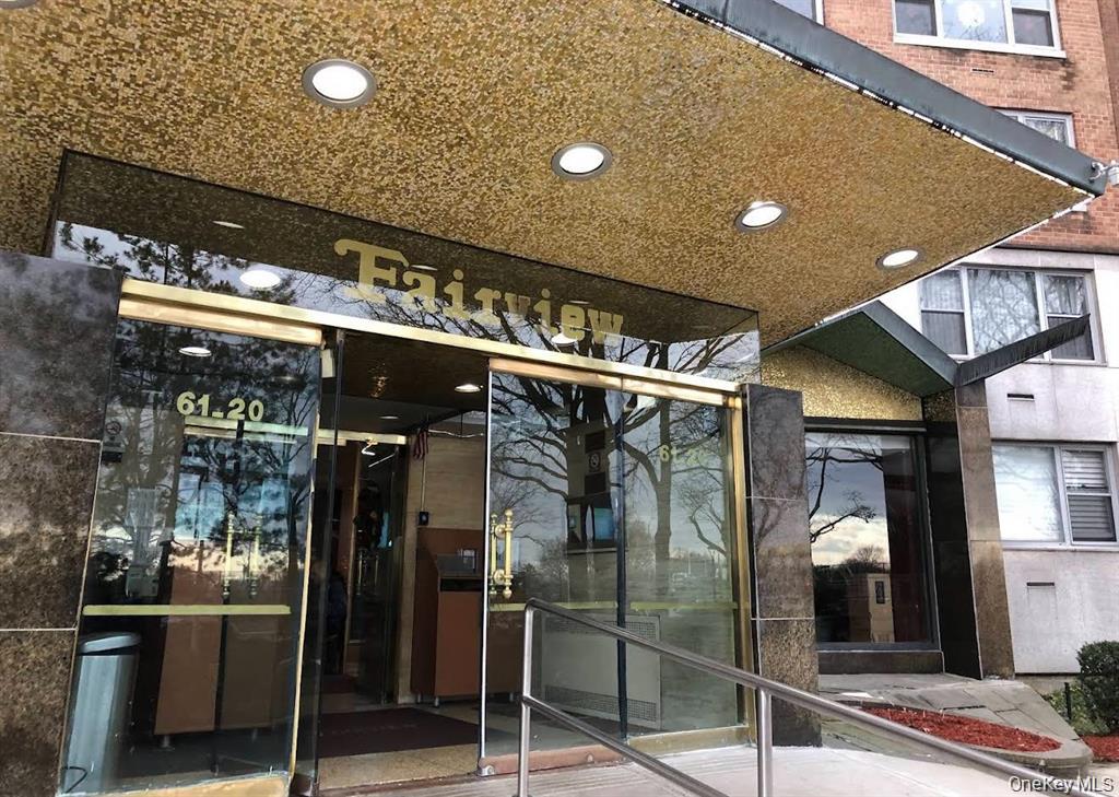 61 20 Grand Central Pkwy, Forest Hills, NY 11375