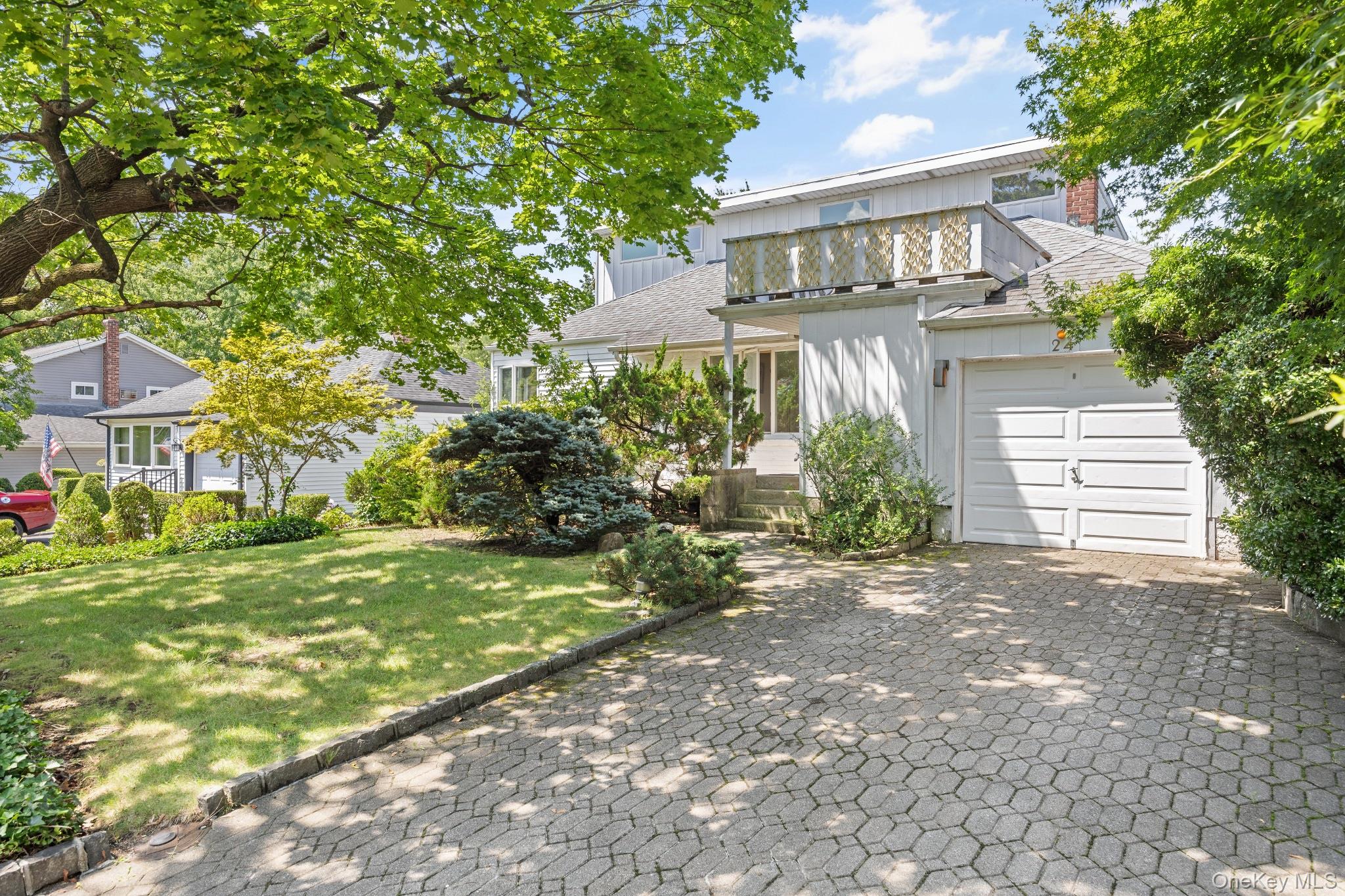 24 Cornell Dr, Great Neck, NY 11020