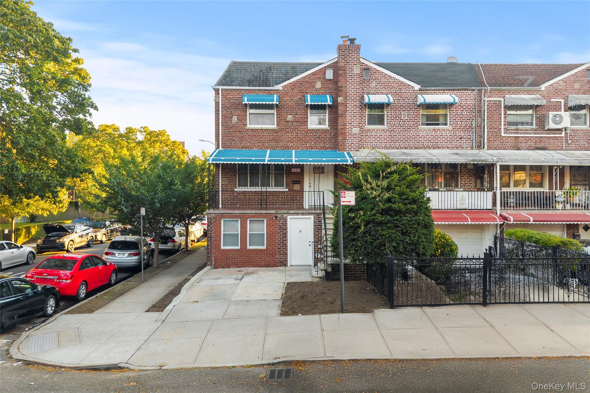 1150 214th St, Bronx, NY 10469