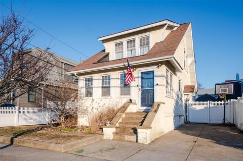 Single Family Residence in Long Beach NY 208 Franklin Boulevard.jpg