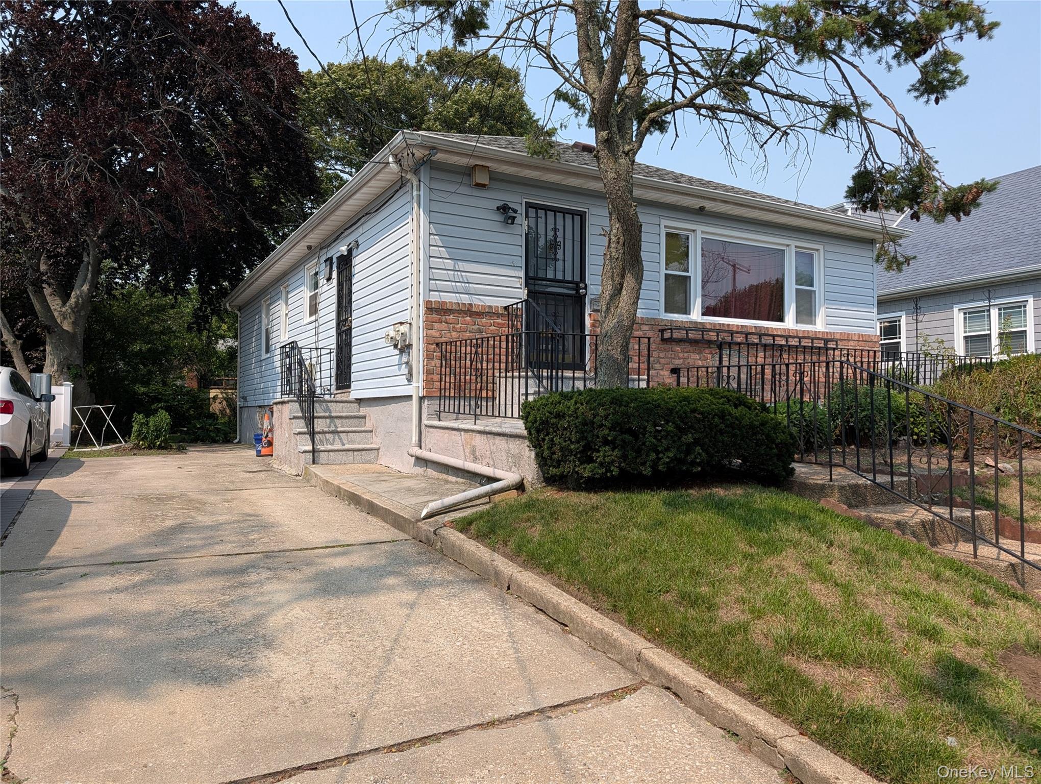 2944 Bayswater Ave, Far Rockaway, NY 11691 photo