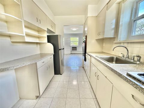 Duplex in Bronx NY 3210 Spencer Drive 1.jpg