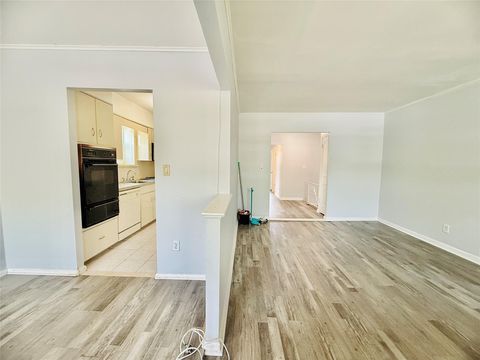 Duplex in Bronx NY 3210 Spencer Drive 2.jpg