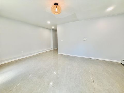 Duplex in Bronx NY 3210 Spencer Drive 19.jpg