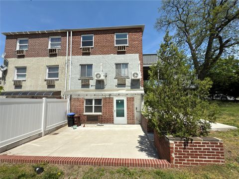 Duplex in Bronx NY 3210 Spencer Drive 32.jpg