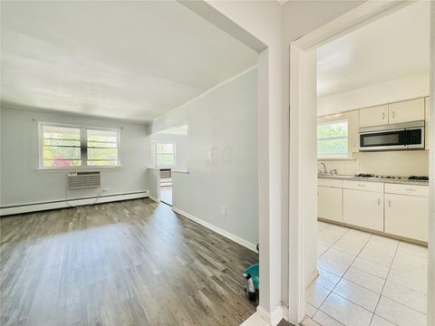 Duplex in Bronx NY 3210 Spencer Drive 5.jpg
